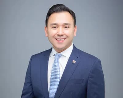 Robin  Santiago